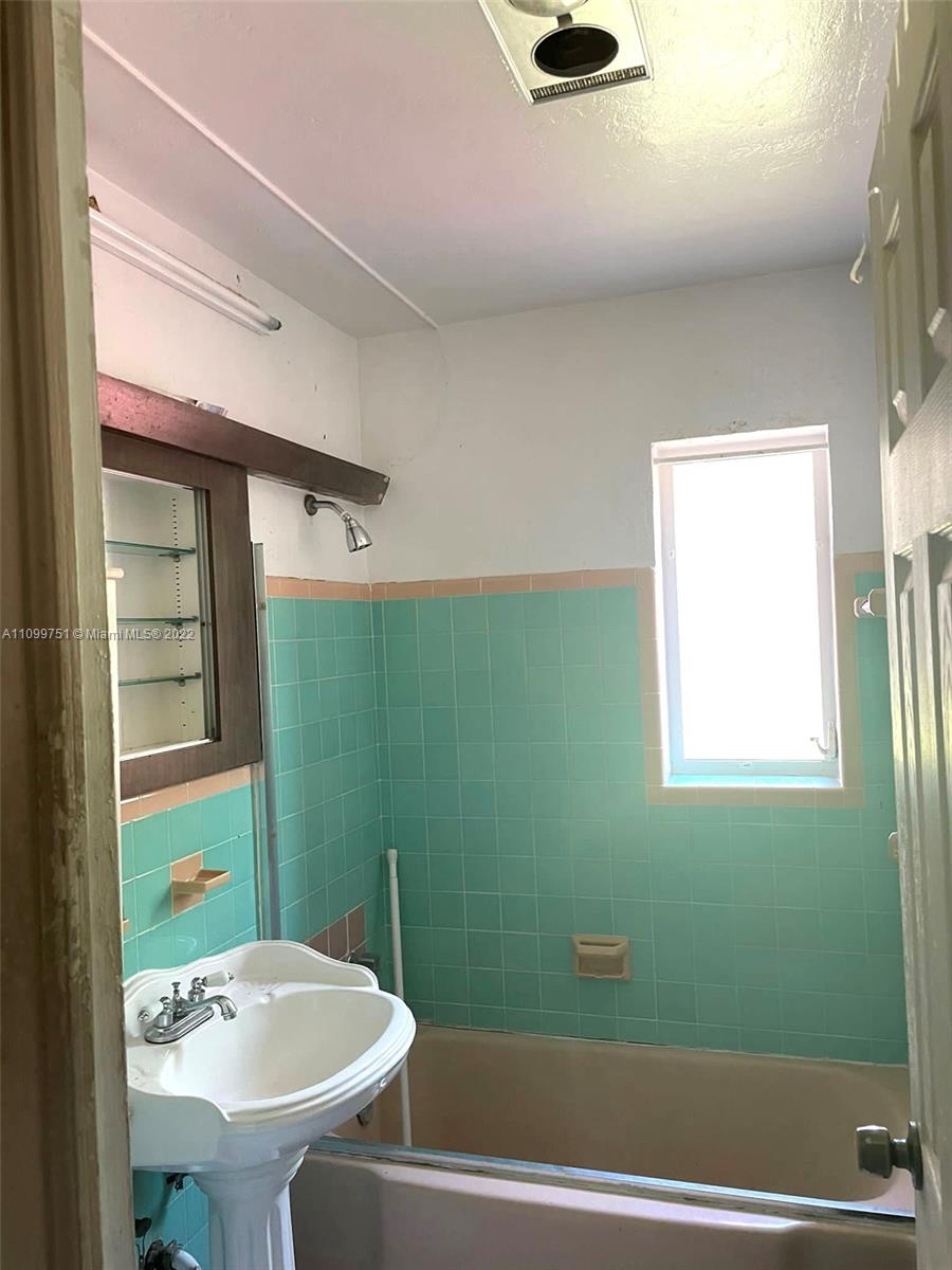 SOUTH HOLLYWOOD AMD PLAT - Residential