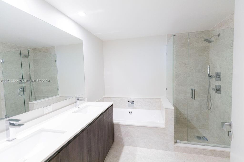 ARIA ON THE BAY CONDO - Residential