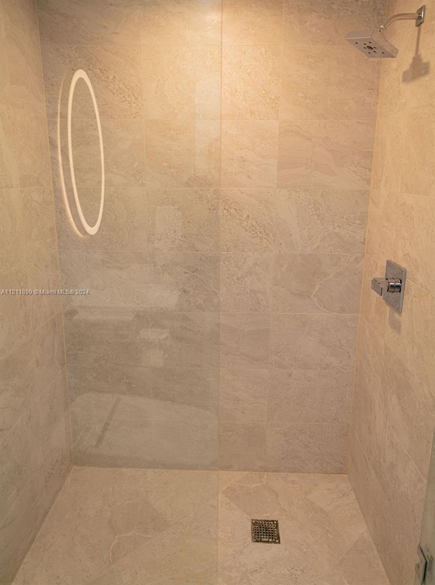 ARIA ON THE BAY CONDO - Residential