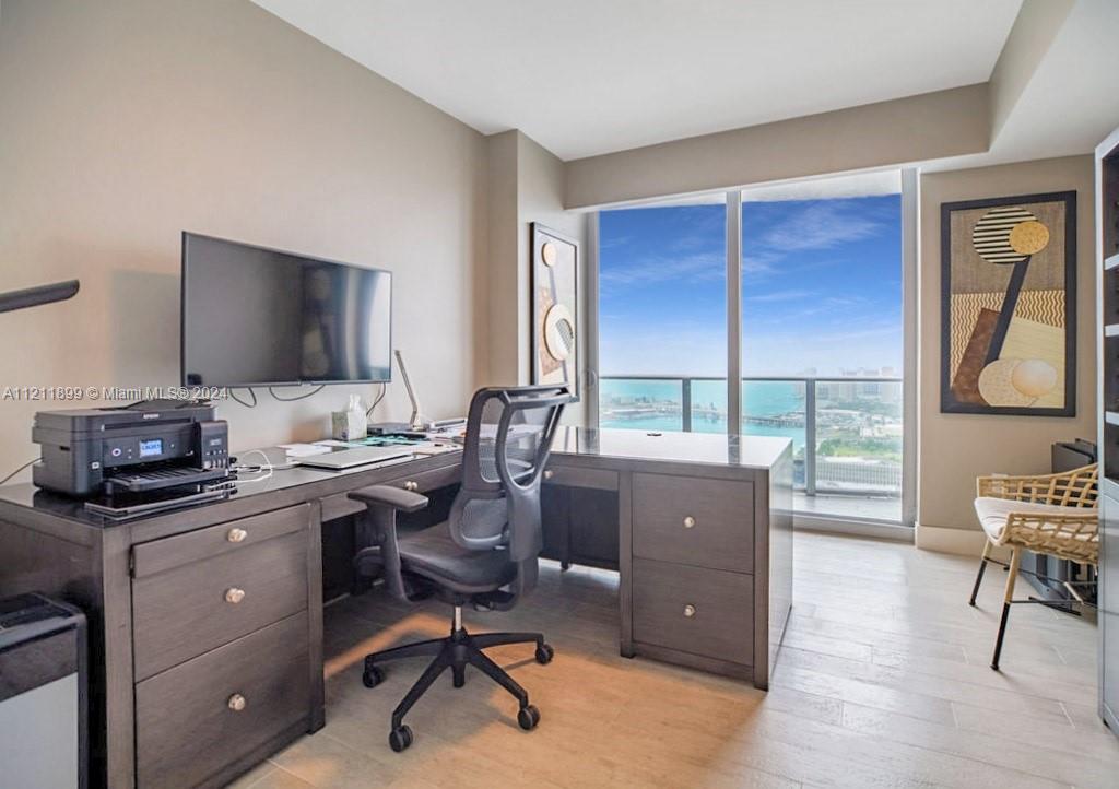 ARIA ON THE BAY CONDO - Residential