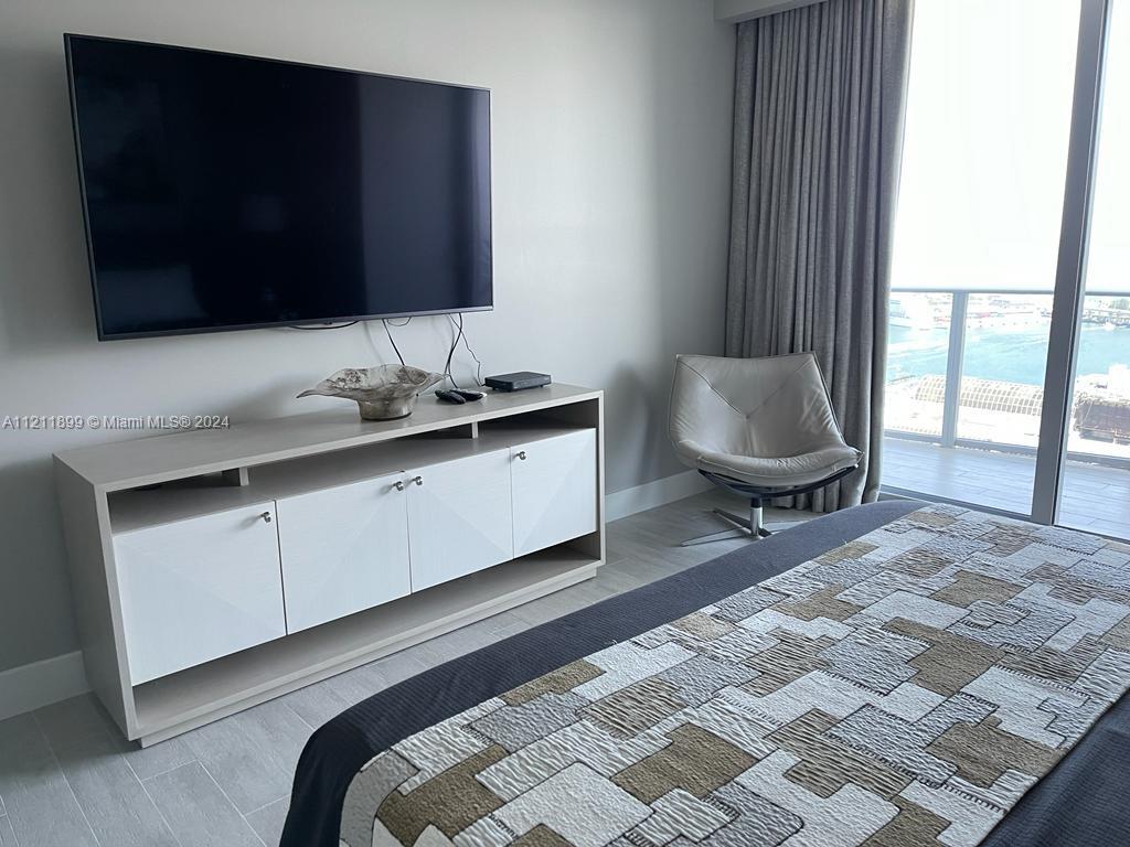 ARIA ON THE BAY CONDO - Residential