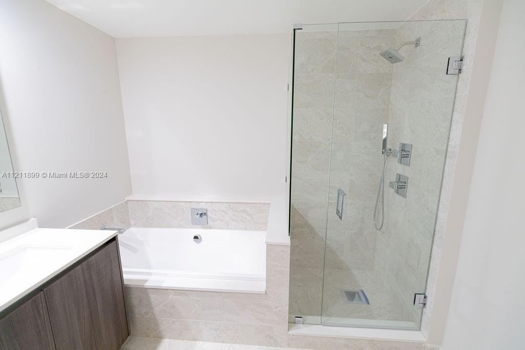 ARIA ON THE BAY CONDO - Residential