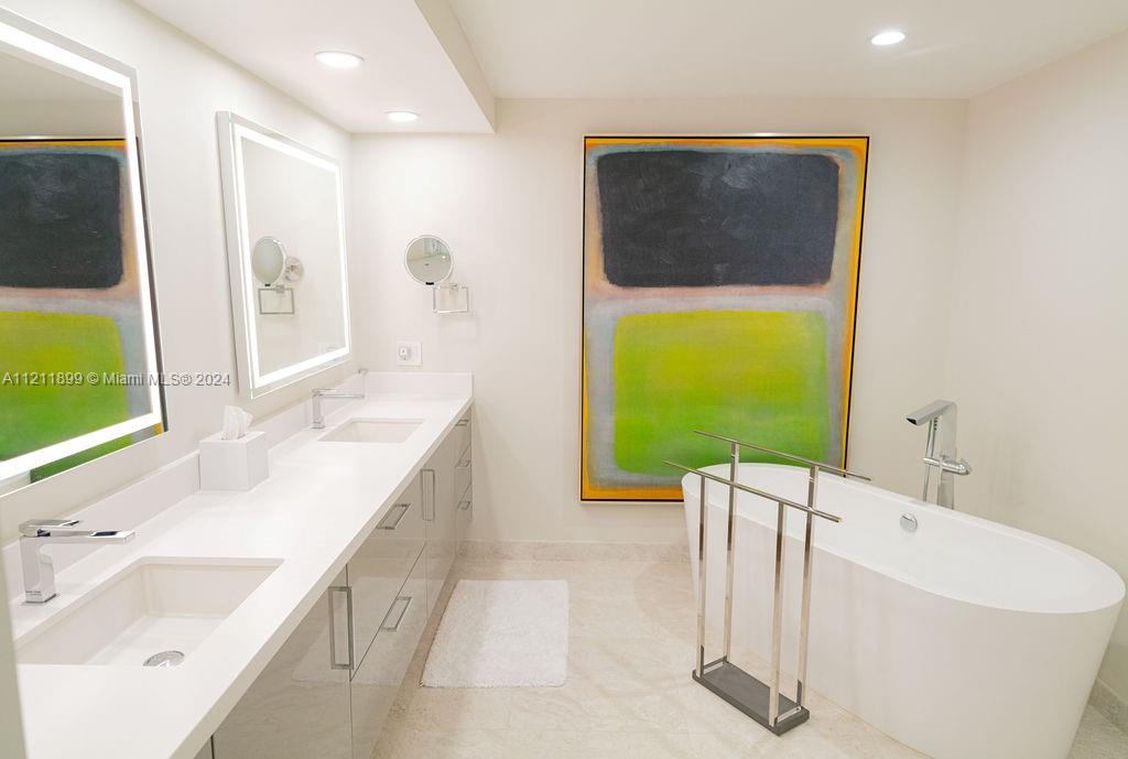 ARIA ON THE BAY CONDO - Residential