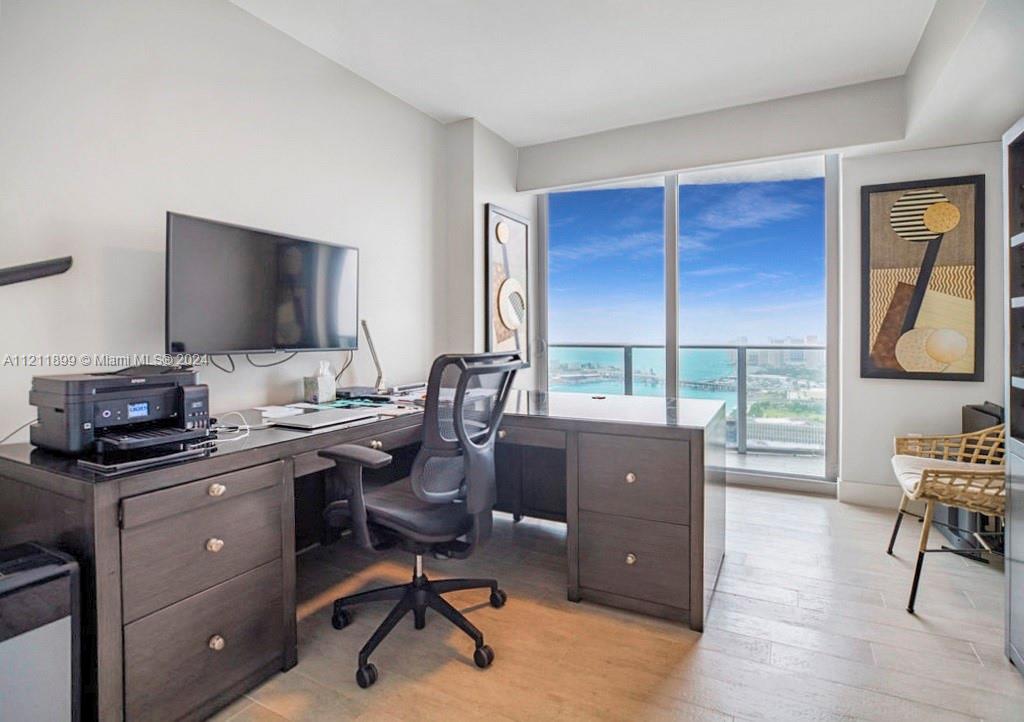 ARIA ON THE BAY CONDO - Residential