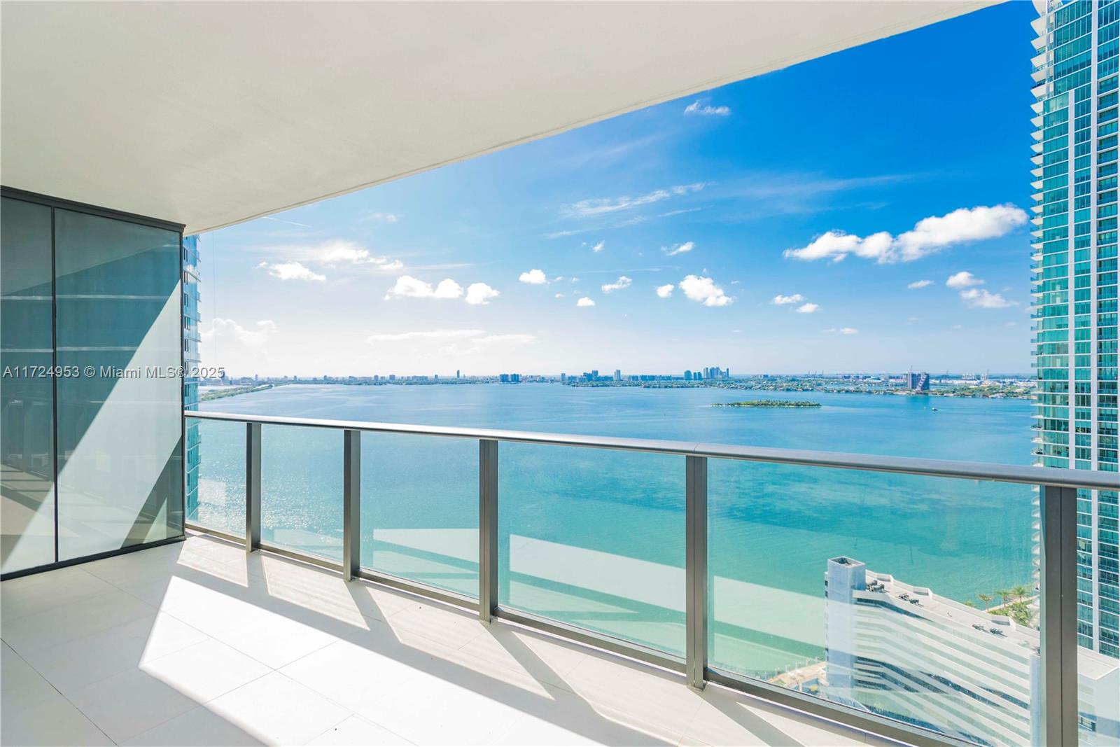 Property for Sale at 650 Ne 32 St 2703, Miami, Broward County, Florida - Bedrooms: 2 
Bathrooms: 3  - $980,000