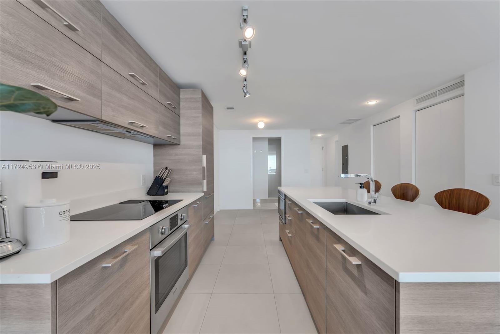 PARAISO BAY CONDO - Residential