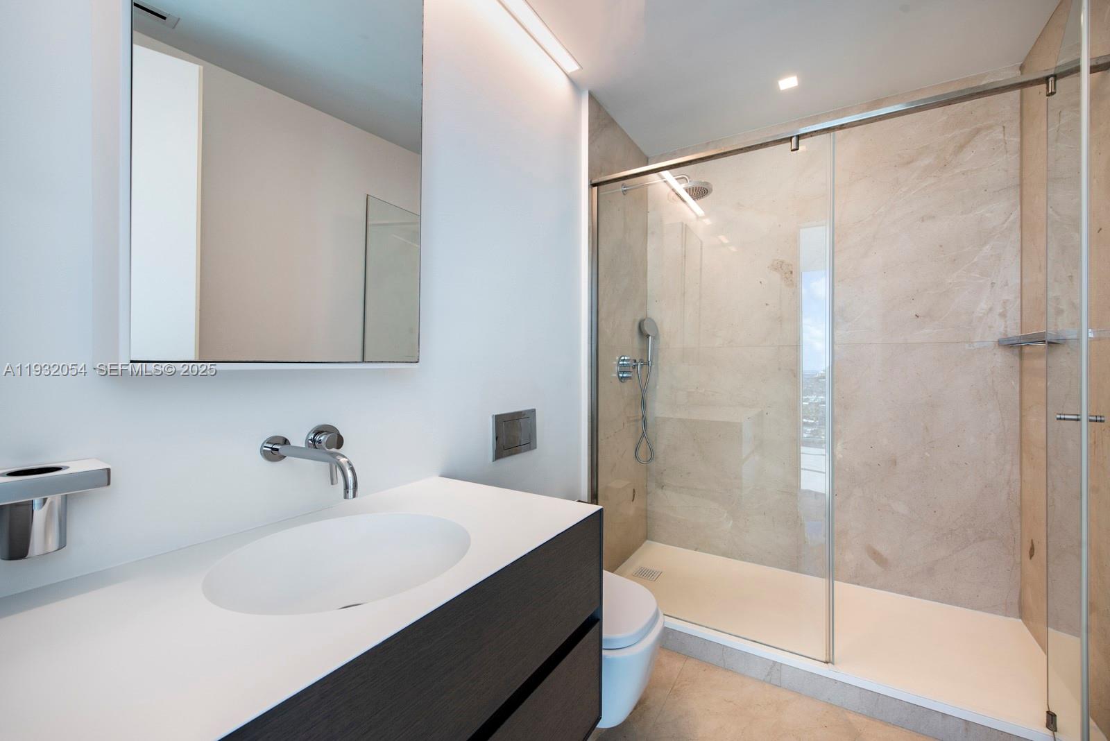 PARAMOUNT BAY CONDO - Residential