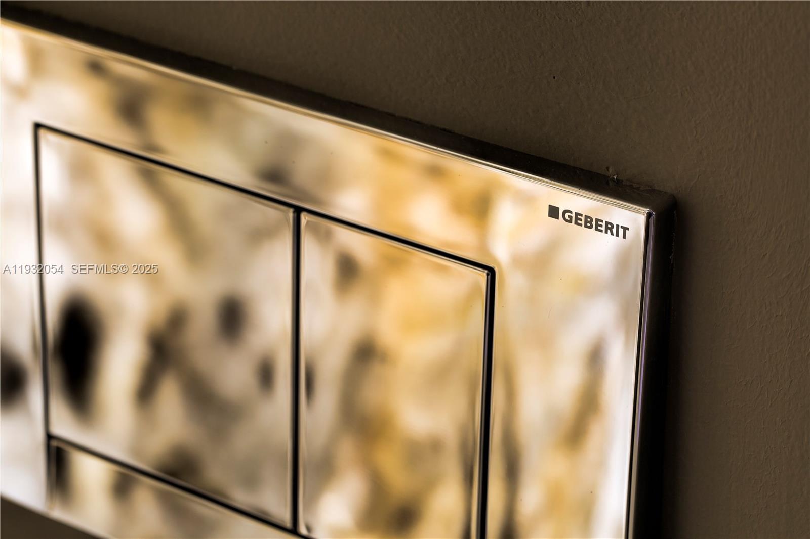 PARAMOUNT BAY CONDO - Residential