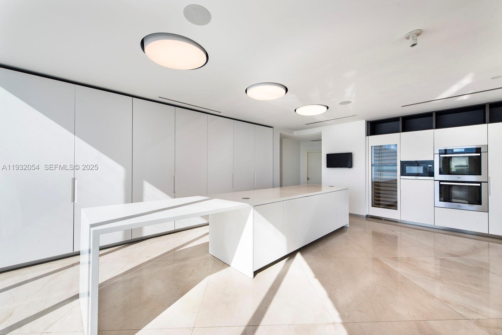 PARAMOUNT BAY CONDO - Residential