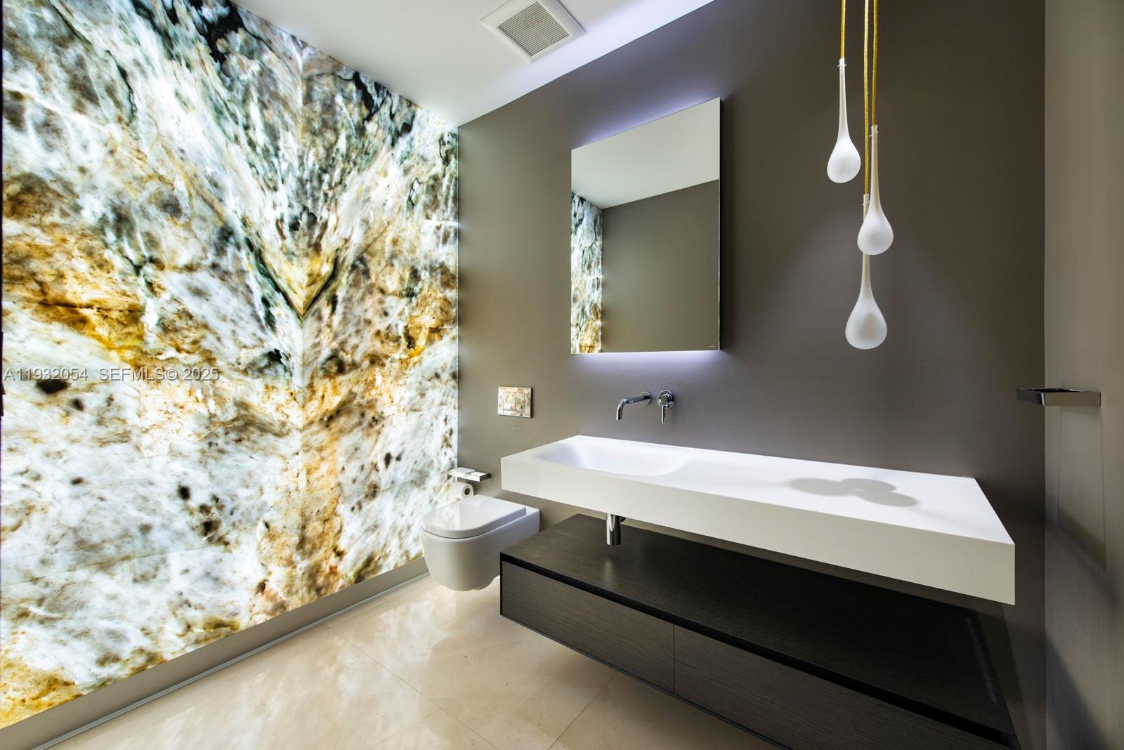 PARAMOUNT BAY CONDO - Residential