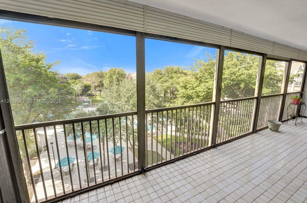 Photo of 2806 N 46th Ave #D637, Hollywood, FL 33021 (MLS # A12009267)