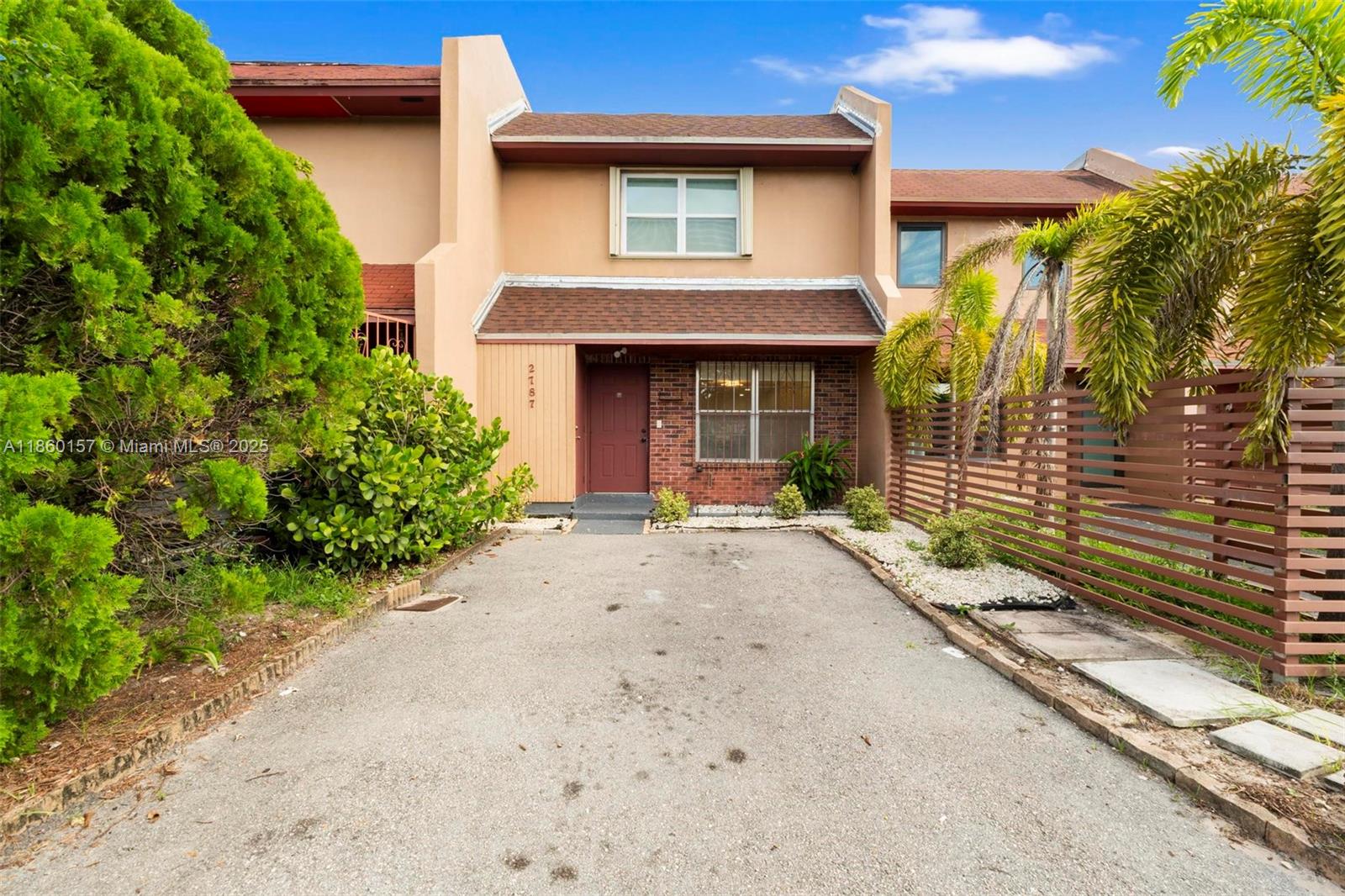 Move-in ready cosy townhome hunts blocks away from the Hard Rock Stadium. It futures 3 bedrooms and 1.5 bathrooms fully remodeled. Modern kitchen with quartz countertop and stainless steel appliances, LED lights and a functional layout offering both, comfort and style. Perfect for either families or investors. Don't miss the chance!