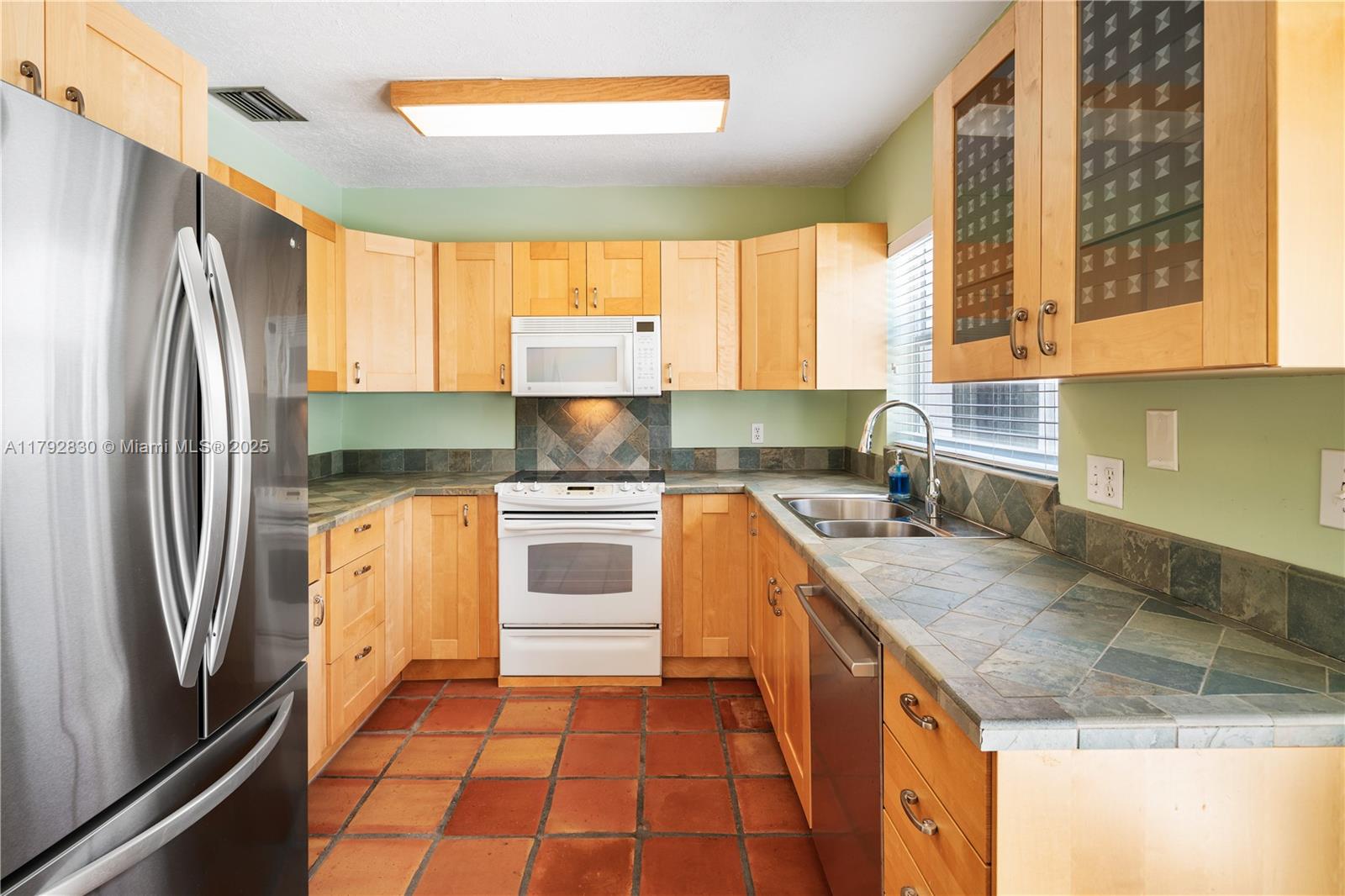 TROPICAL ISLE HOMES SUB 4 - Residential