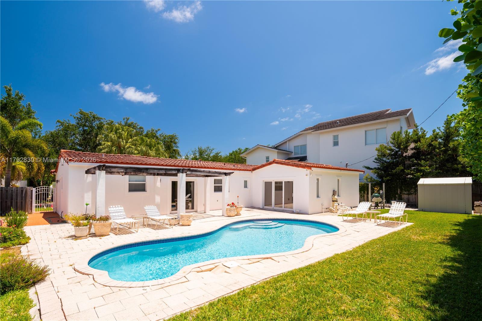TROPICAL ISLE HOMES SUB 4 - Residential