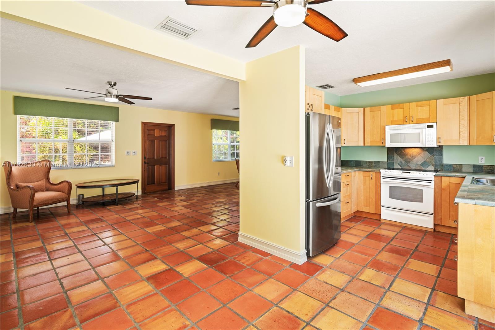 TROPICAL ISLE HOMES SUB 4 - Residential