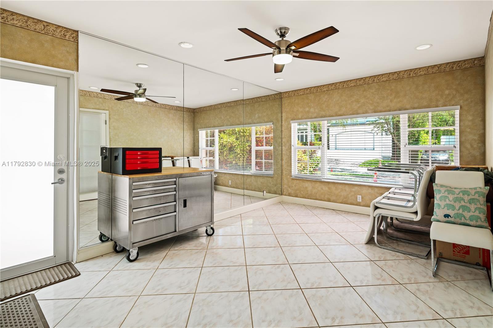 TROPICAL ISLE HOMES SUB 4 - Residential