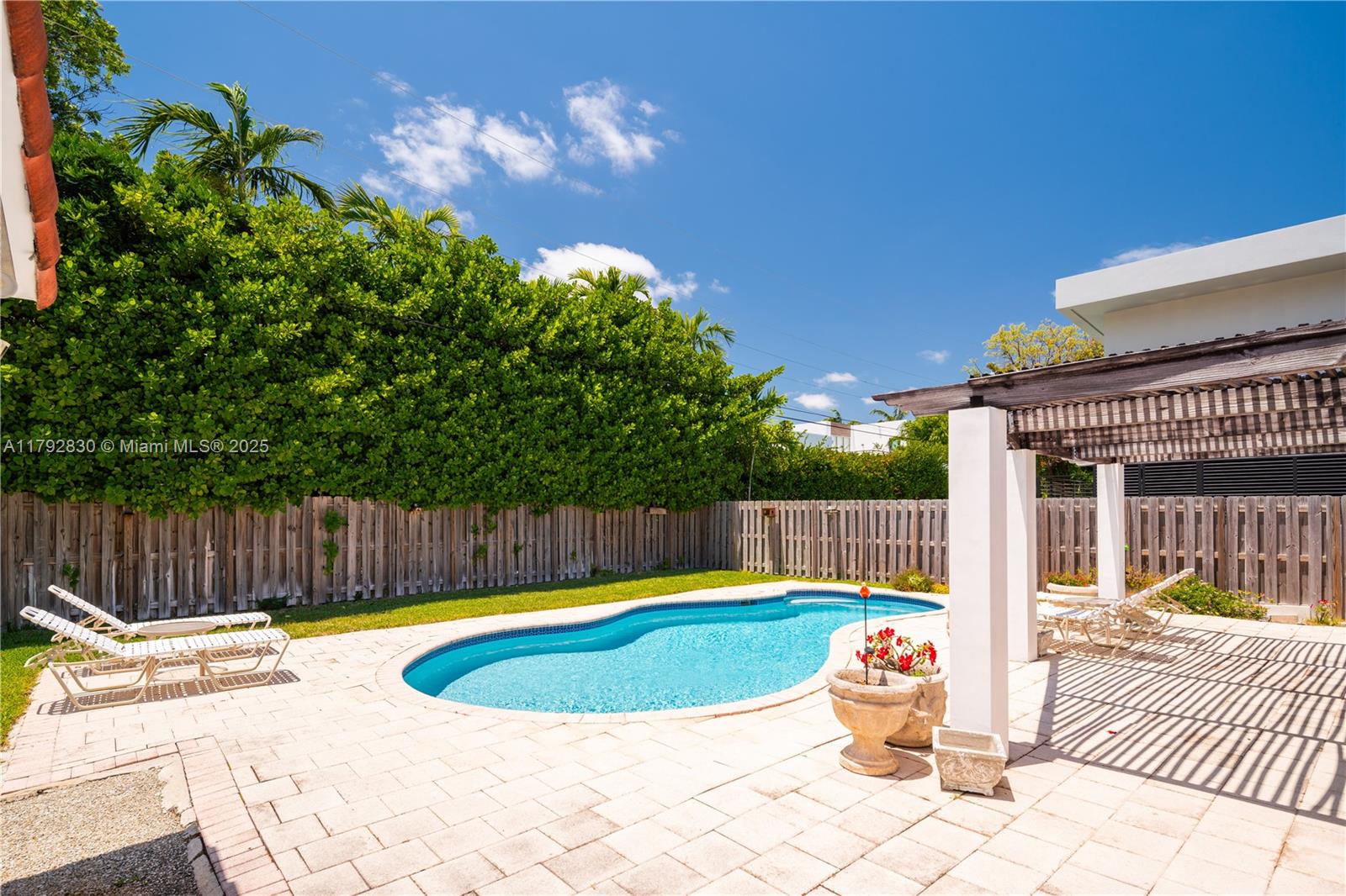 TROPICAL ISLE HOMES SUB 4 - Residential