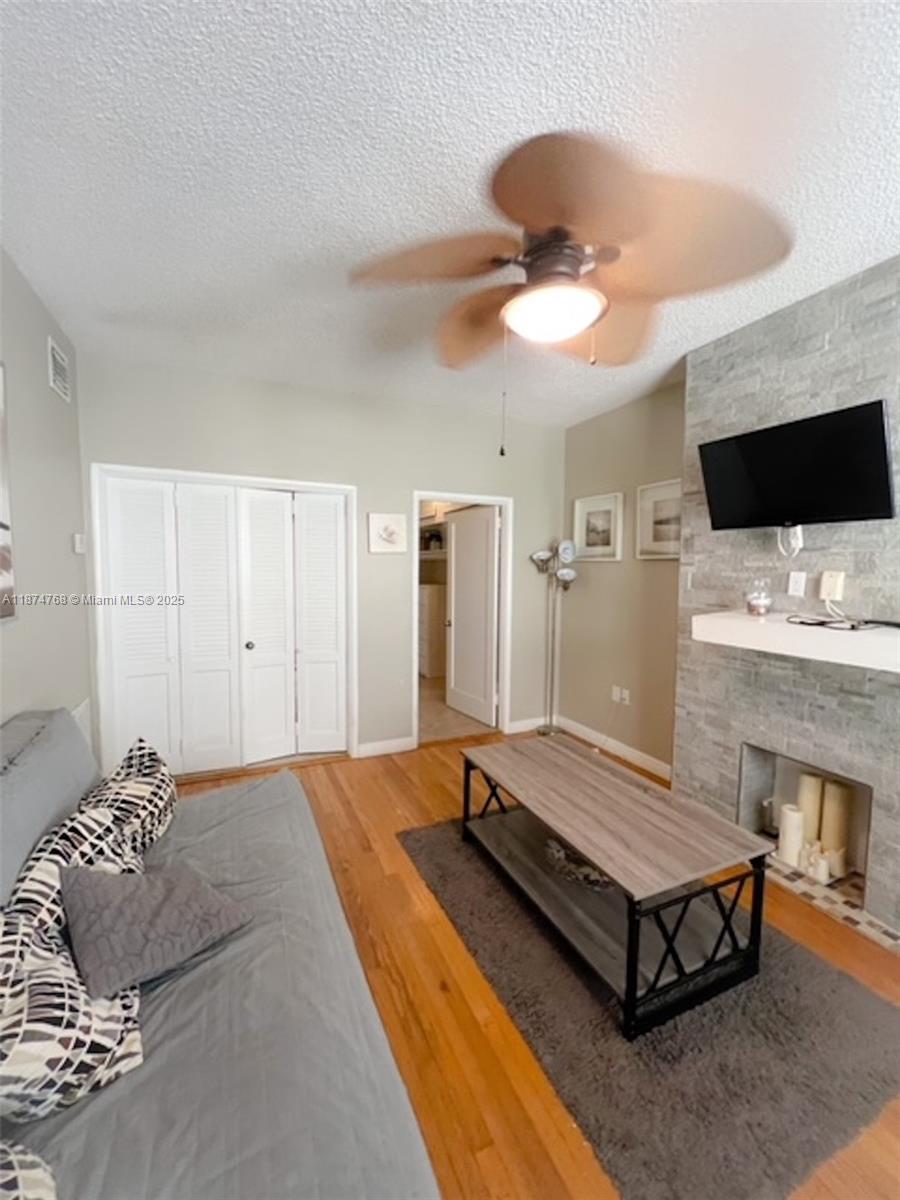 Welcome to this charming and cozy 1-bedroom, 1-bathroom apartment located in the heart of South Beach! This unit features a spacious walk-in closet and a separate kitchen area, offering both comfort and functionality. Enjoy the tranquility of a quiet neighborhood while being just minutes away from everything South Beach has to offerâ??world-class entertainment, dining, and, of course, the beaches all within walking distance! Don't miss this amazing opportunity to live the ultimate Miami Beach lifestyle!