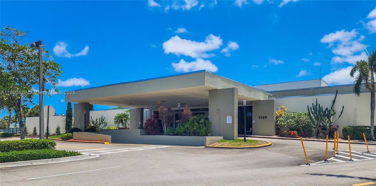 MARTINIQUE VILLAGE II F C - Residential