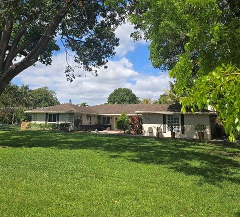 Photo of 4981 SW 186th Ave, Southwest Ranches, FL 33332 (MLS # A12005643)