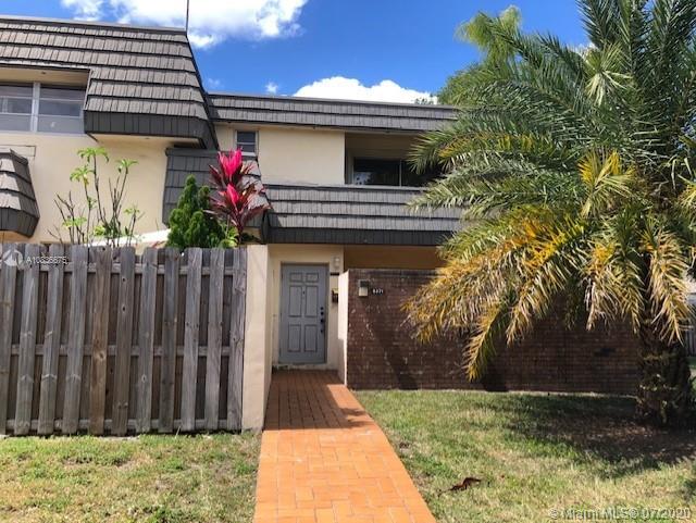 Beautiful Condo Townhouse located in the heart of Kendall, just minutes from the Turnpike exit, Shopping Centers, Hospital and Facilities. This property feature two masters bedrooms with balcony upstairs, 2 private patios excellent for entertaining. Enjoy all the amenities the association has to offer including several pools, and clubhouse.