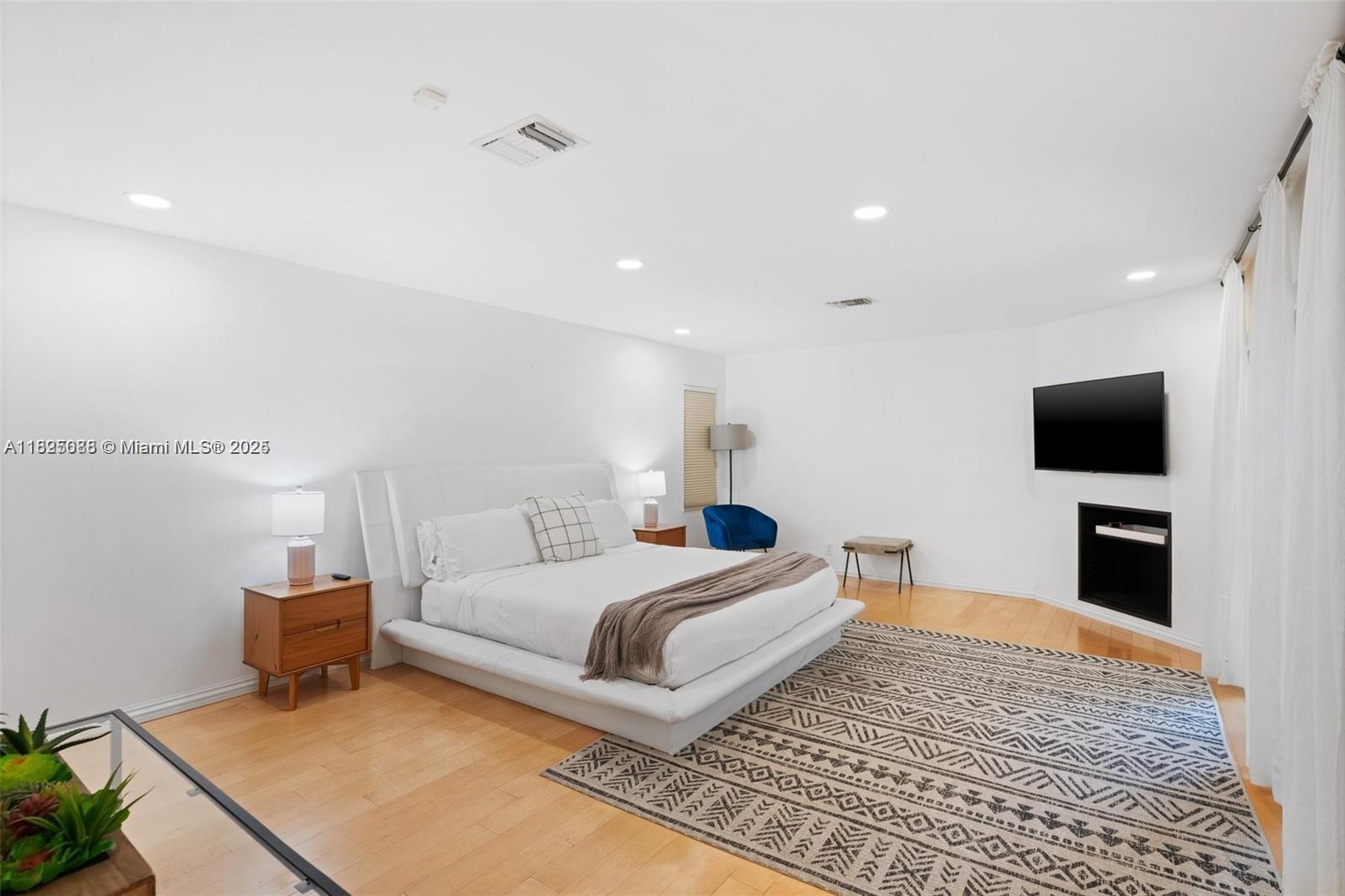 GOLDEN ISLES ESTATES FIRS - Residential