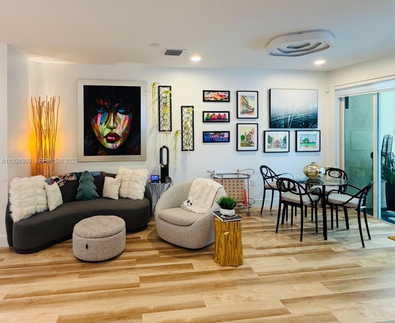 SAILBOAT BEND - Residential