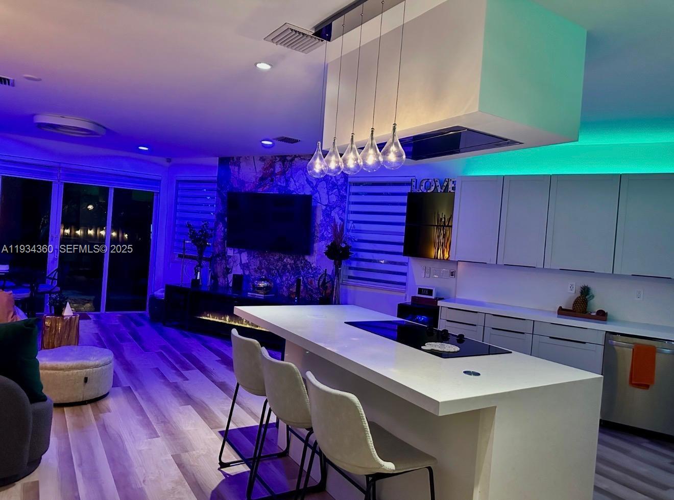 SAILBOAT BEND - Residential