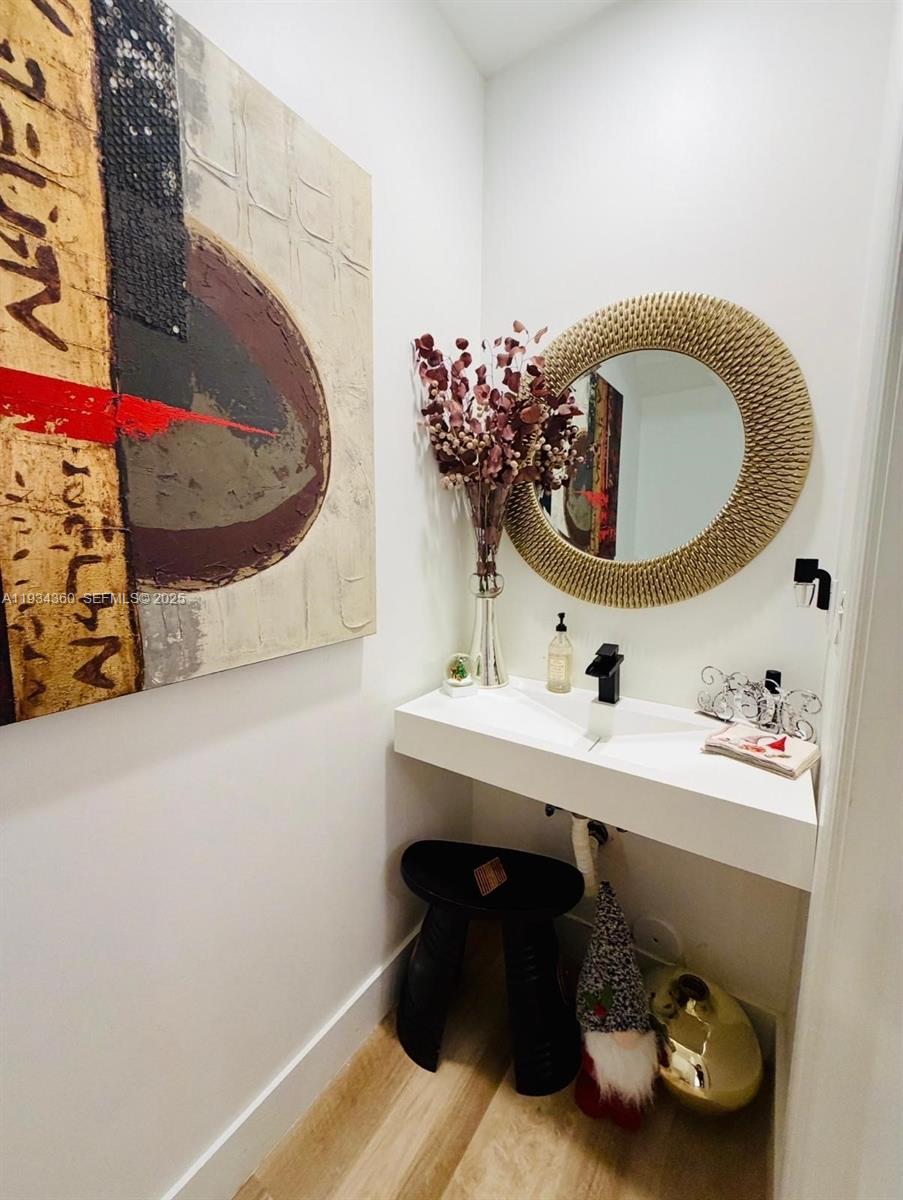 SAILBOAT BEND - Residential