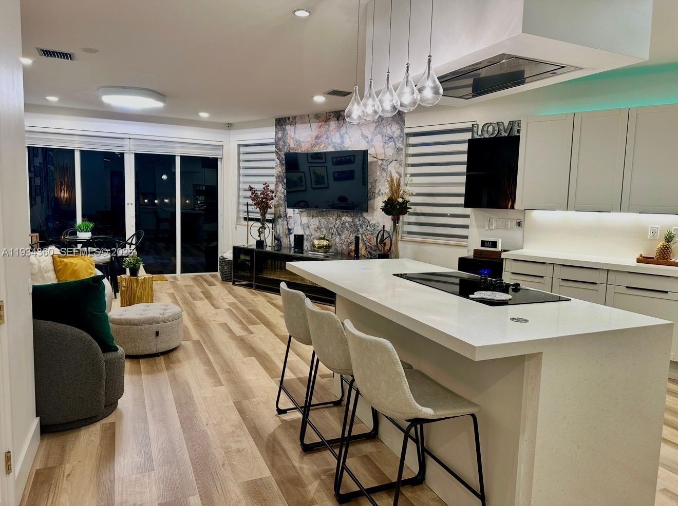 SAILBOAT BEND - Residential