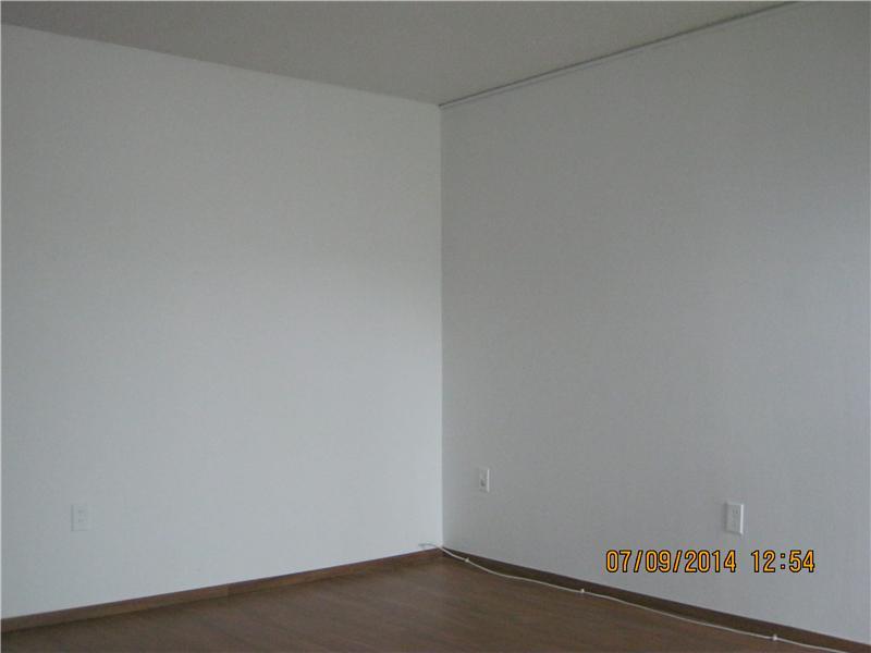 Recently finished 1 bedroom, 1 bathroom unit on the second floor. Unit has new laminate flooring throughout. Close proximity to all major points of interest, highways and malls.