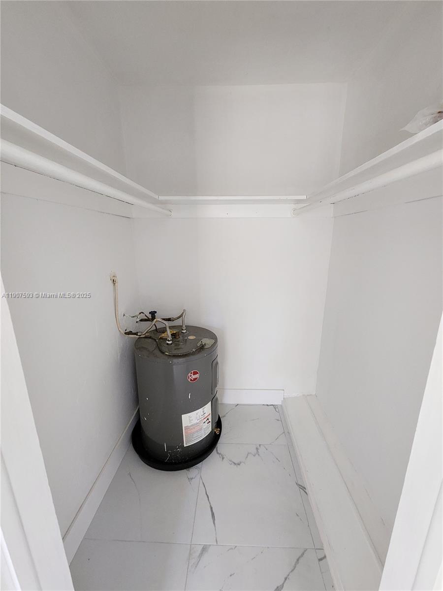 SILVER BLUFF EST SEC C - Residential Lease