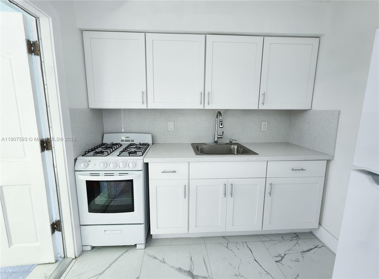 SILVER BLUFF EST SEC C - Residential Lease