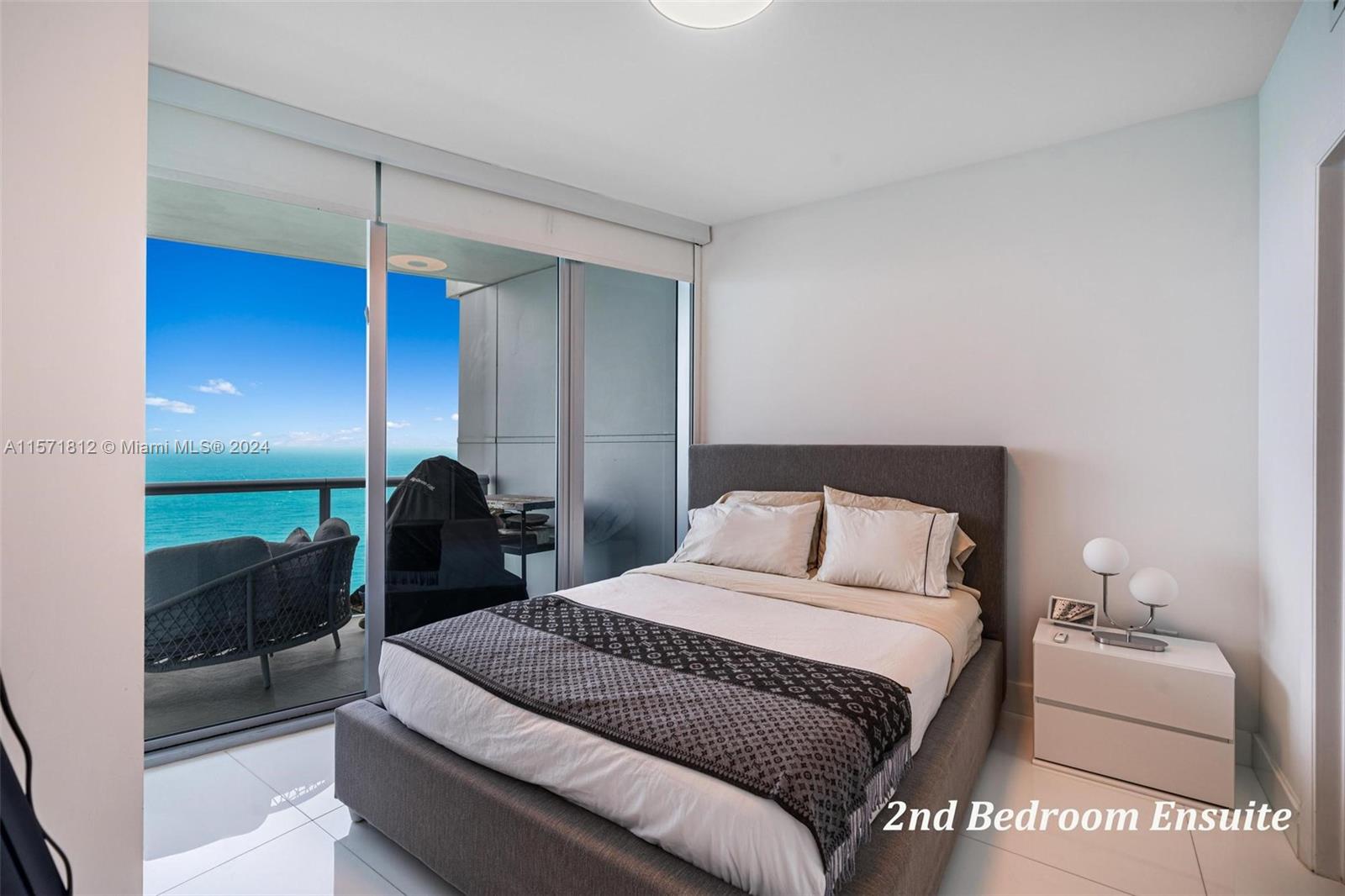 JADE BEACH - Residential