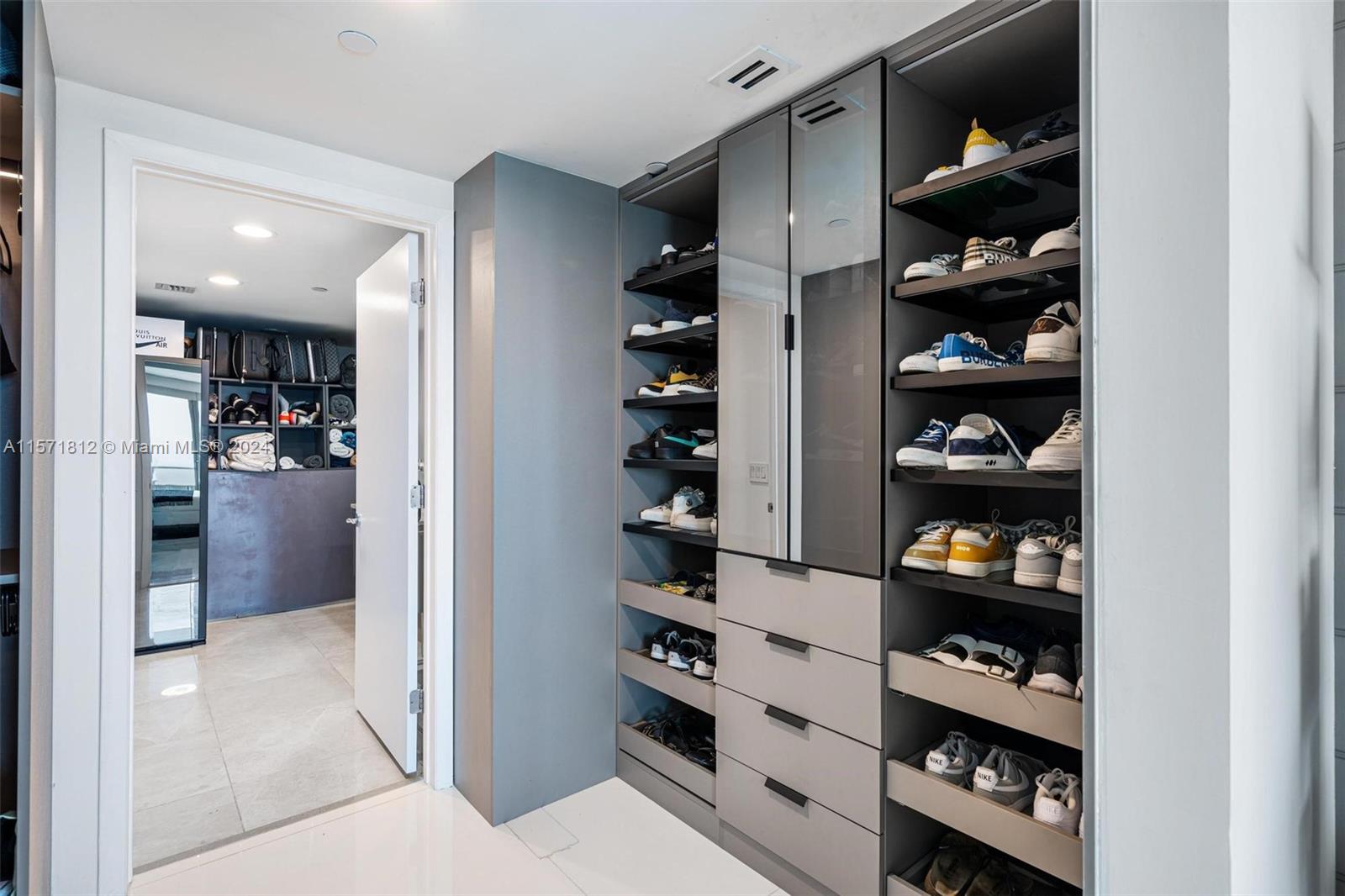 JADE BEACH - Residential