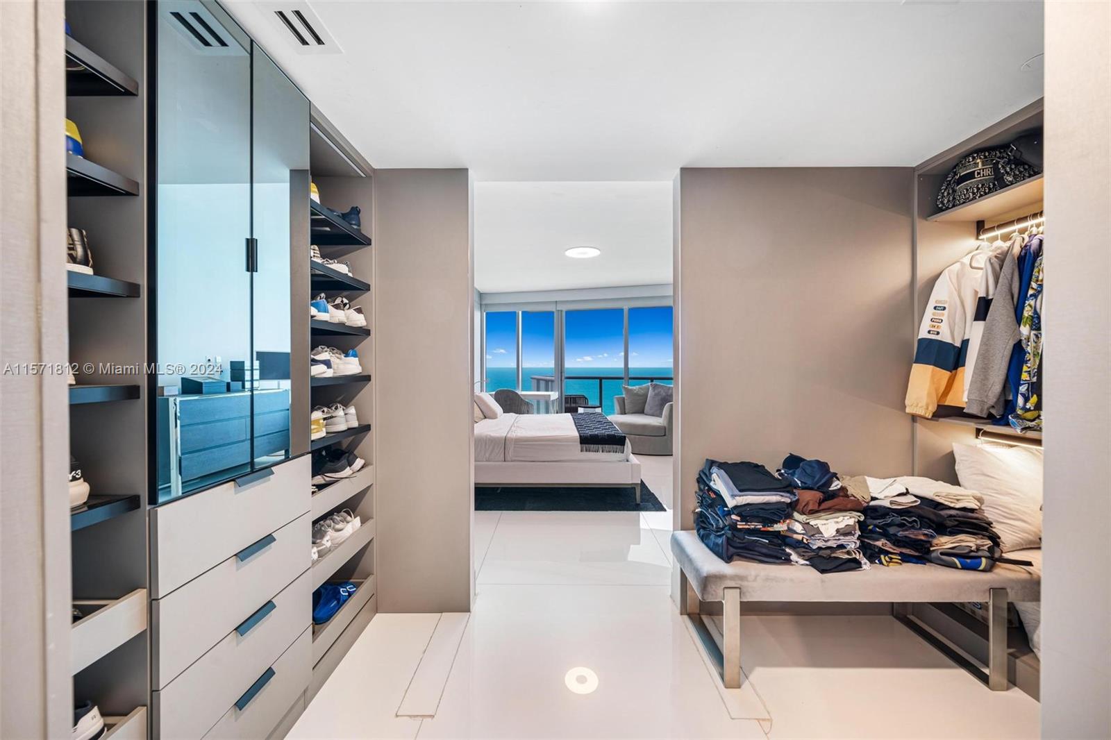 JADE BEACH - Residential