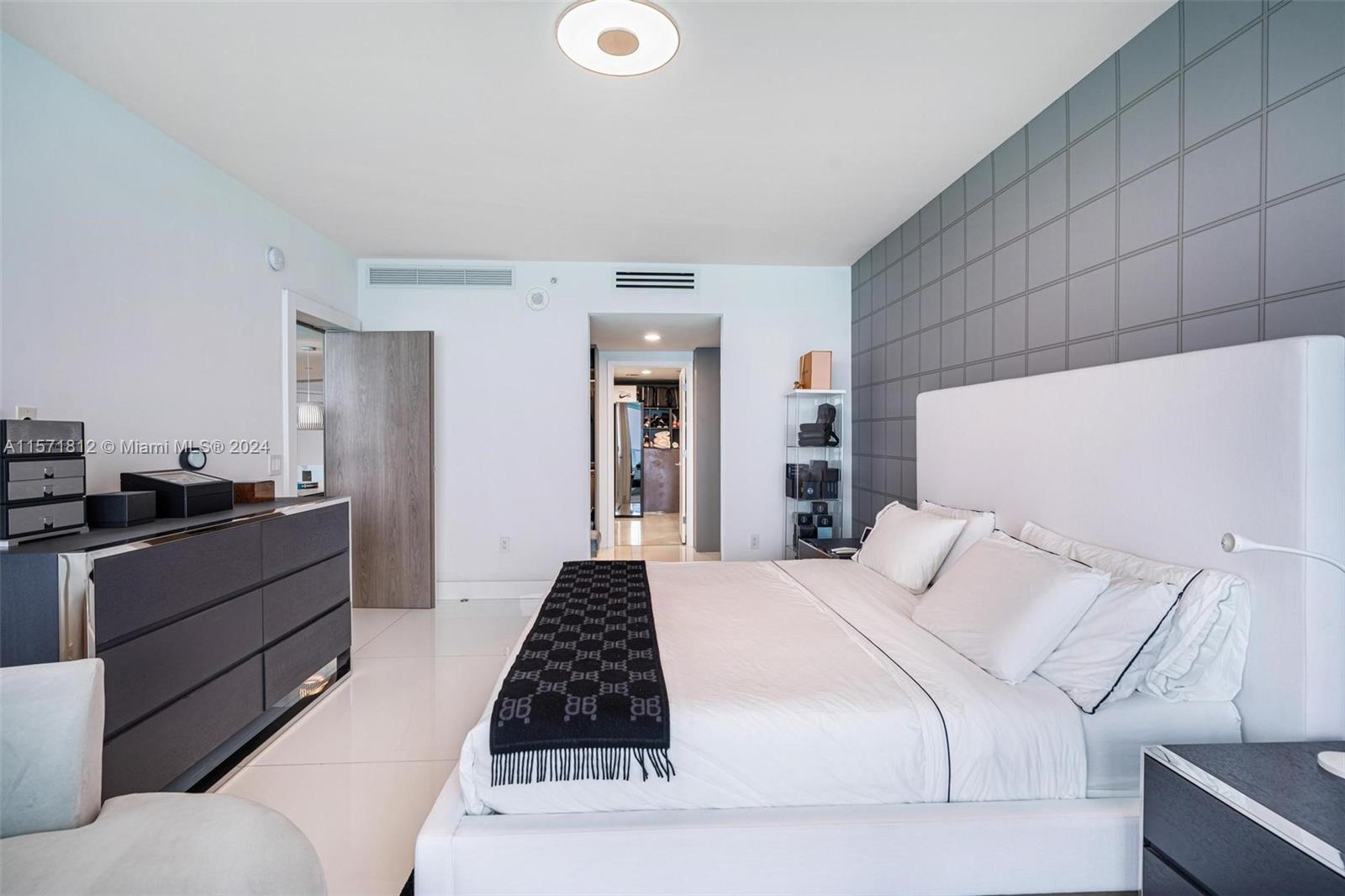 JADE BEACH - Residential