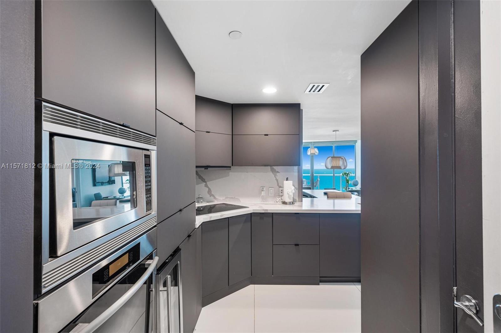 JADE BEACH - Residential