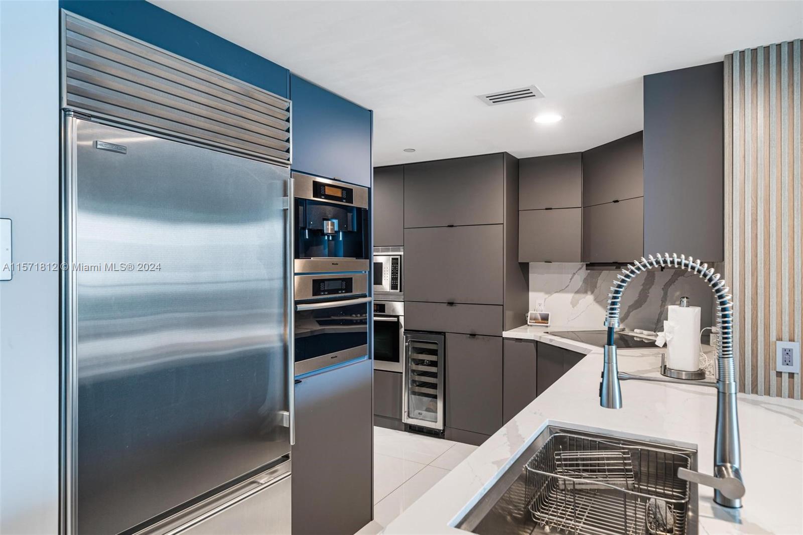 JADE BEACH - Residential