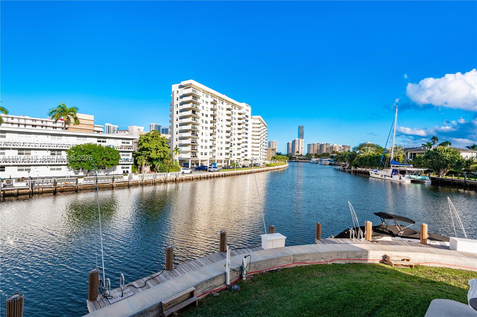 440 Paradise Isle Blvd 209