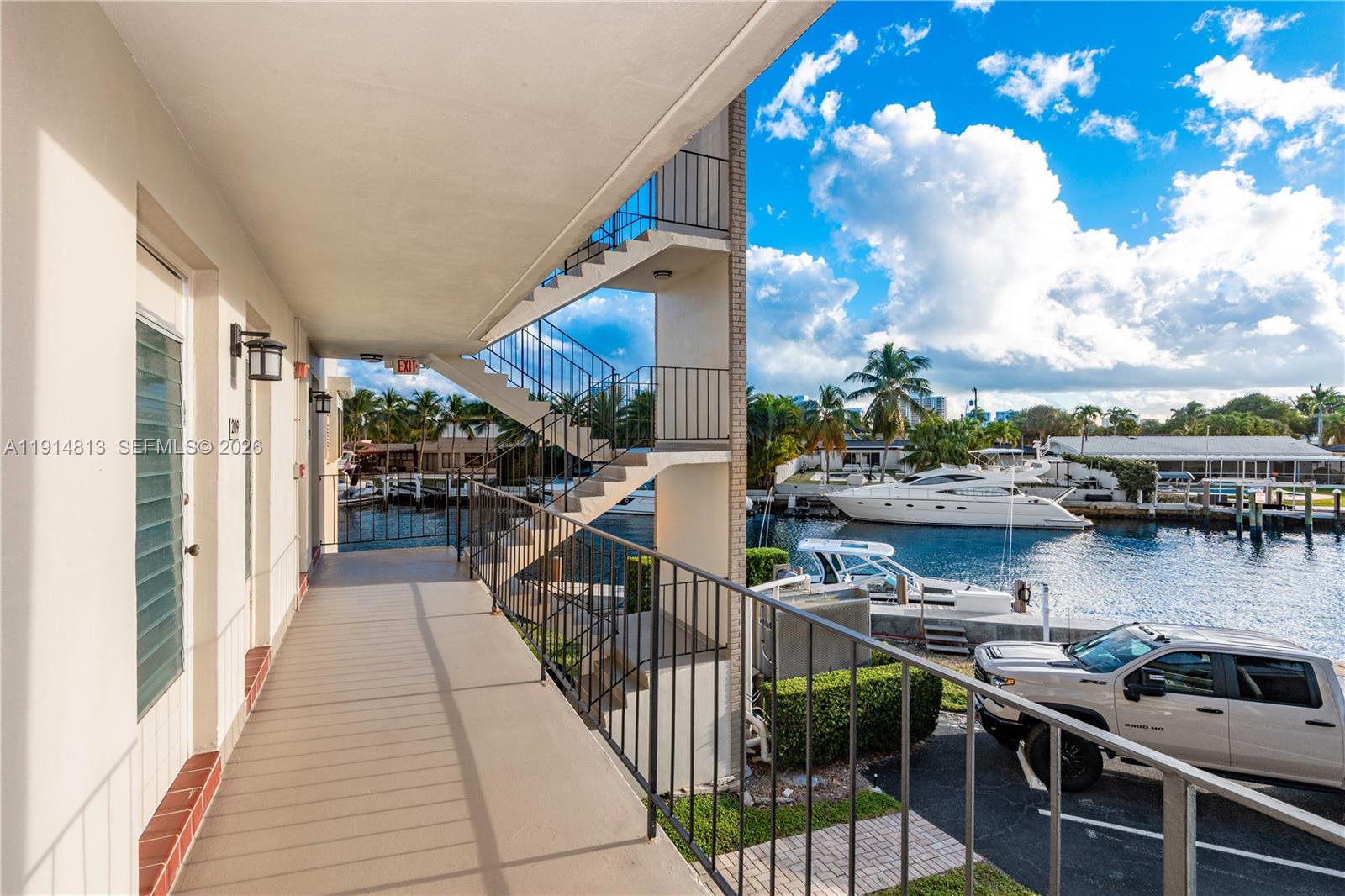 440 Paradise Isle Blvd 209