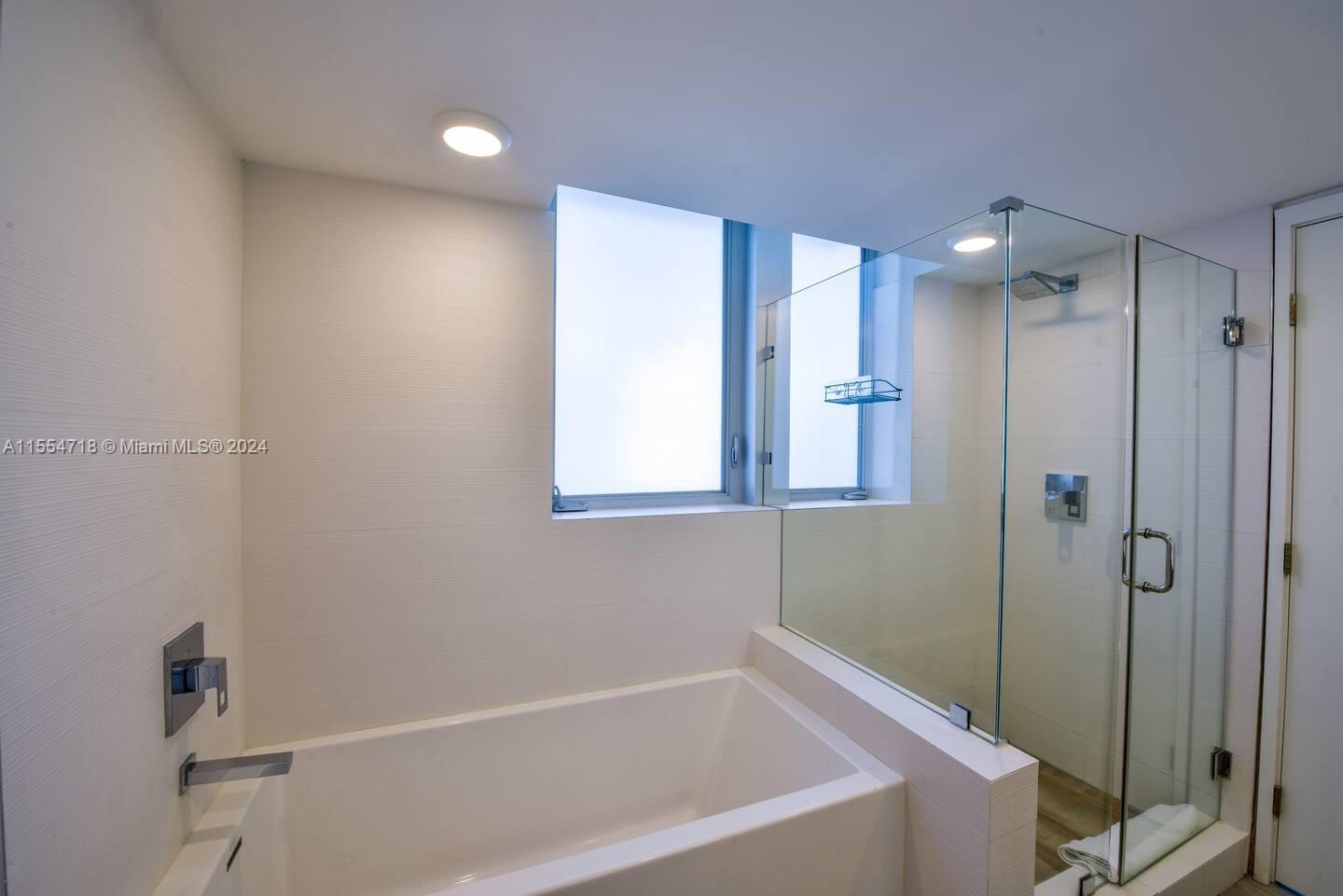 9261 E Bay Harbor Dr 402
