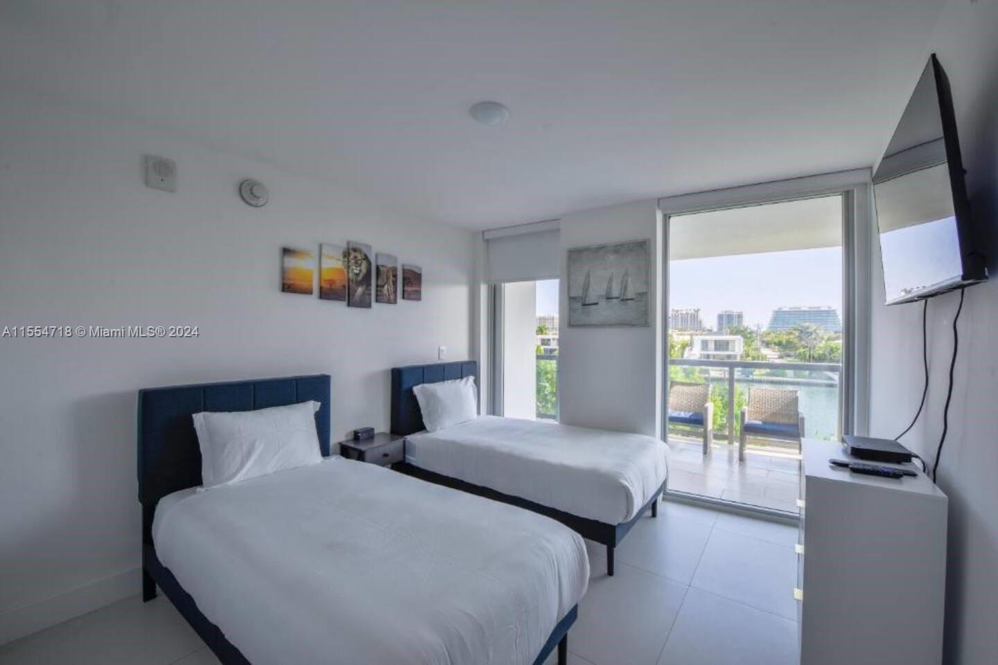 9261 E Bay Harbor Dr 402