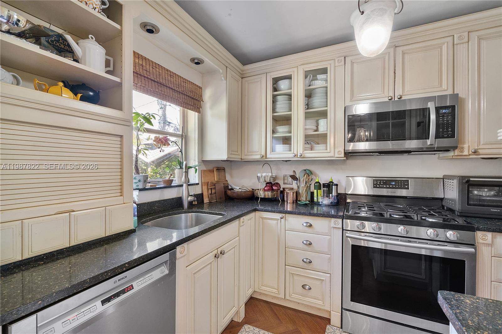 RIVIERA ESTATES 1ST ADDN - Residential