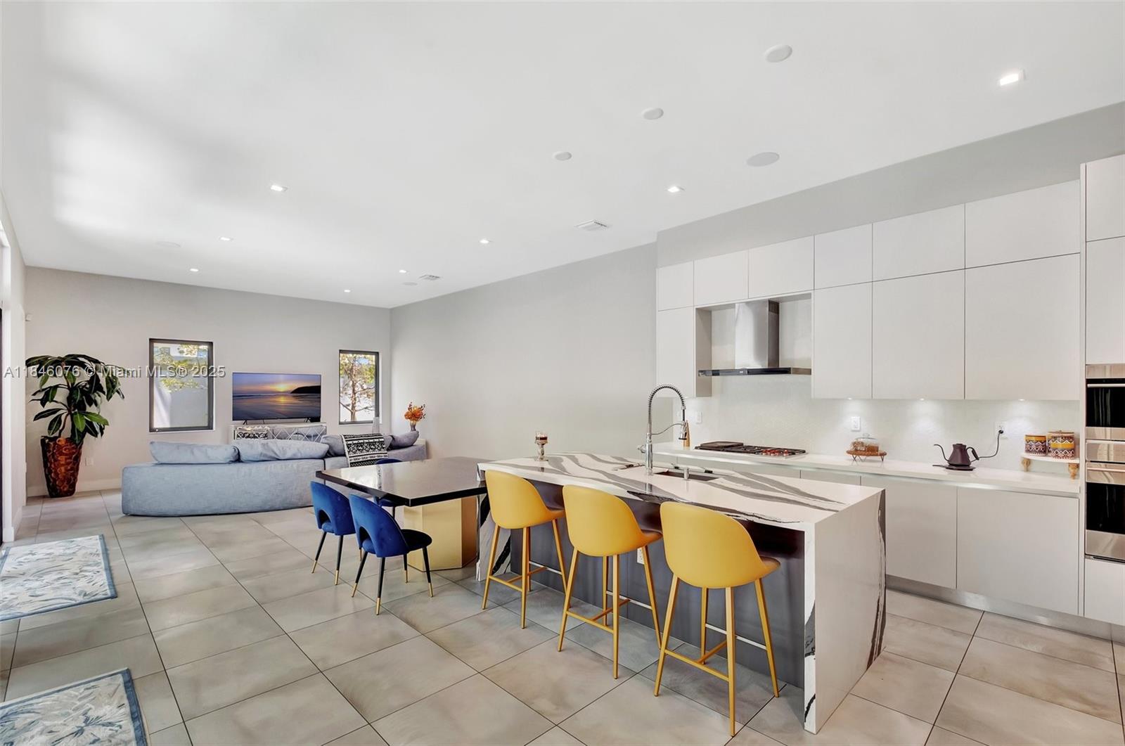 8169 NW 48th Ter