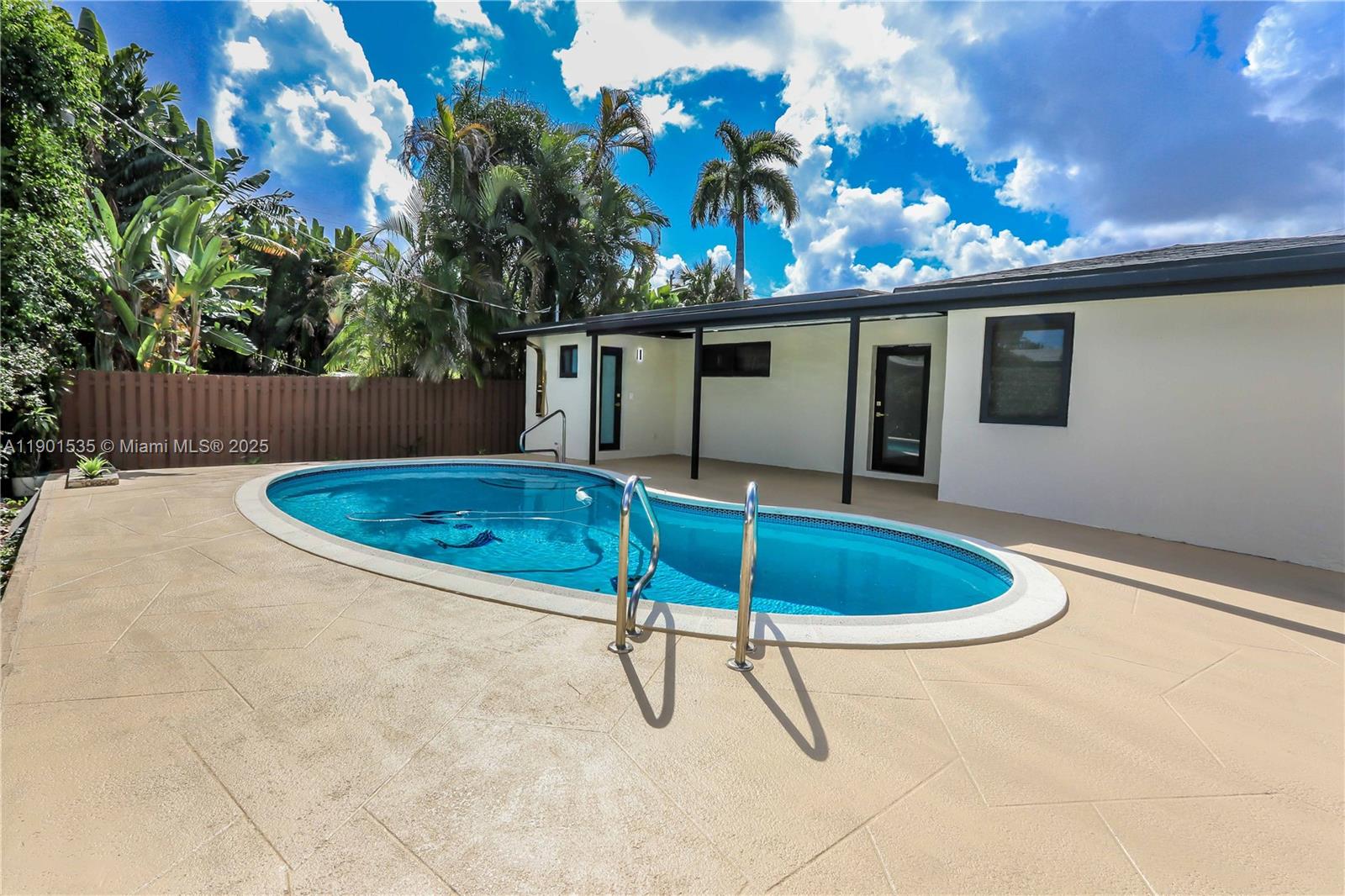 POINSETTA PARK - Residential