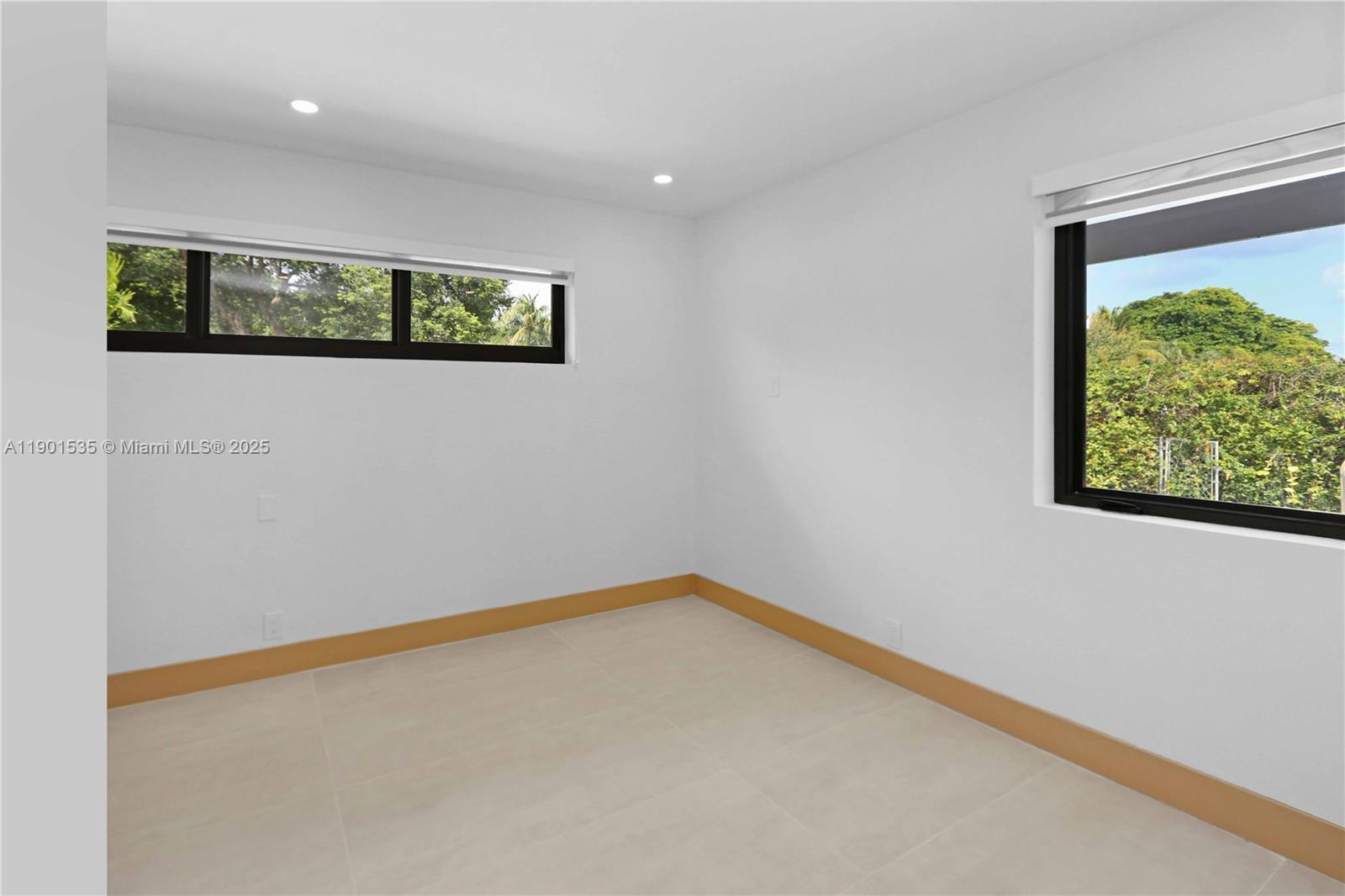 POINSETTA PARK - Residential