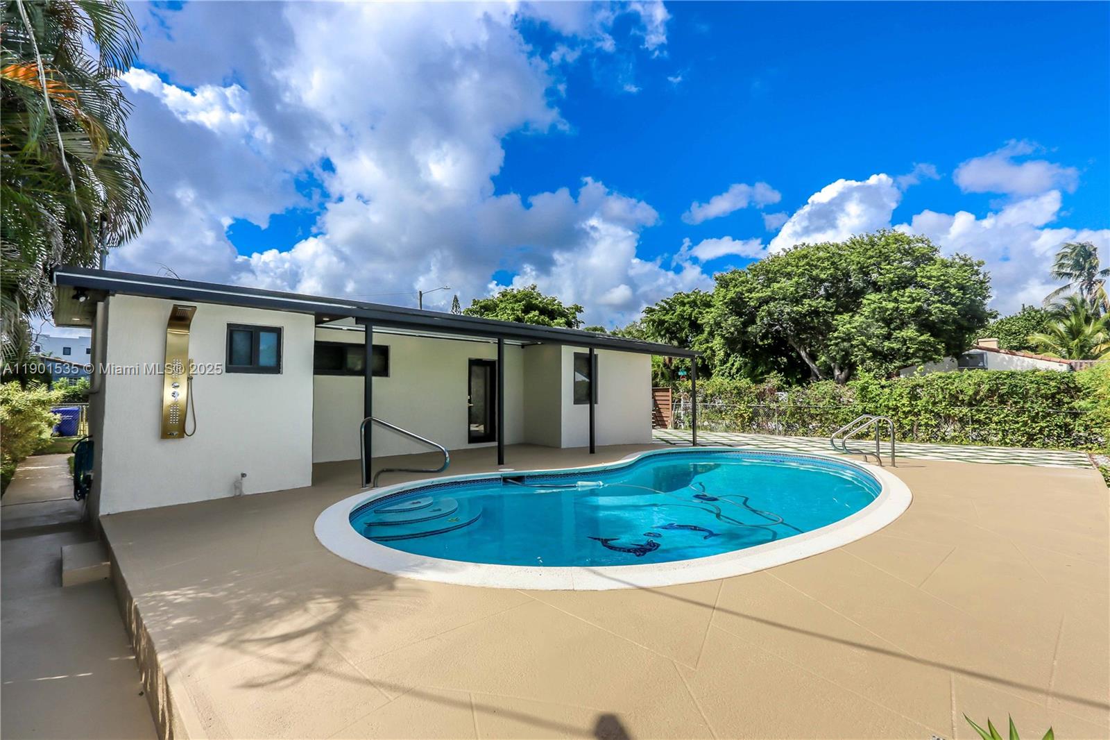 POINSETTA PARK - Residential