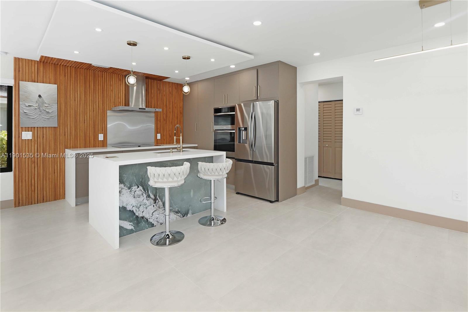 POINSETTA PARK - Residential