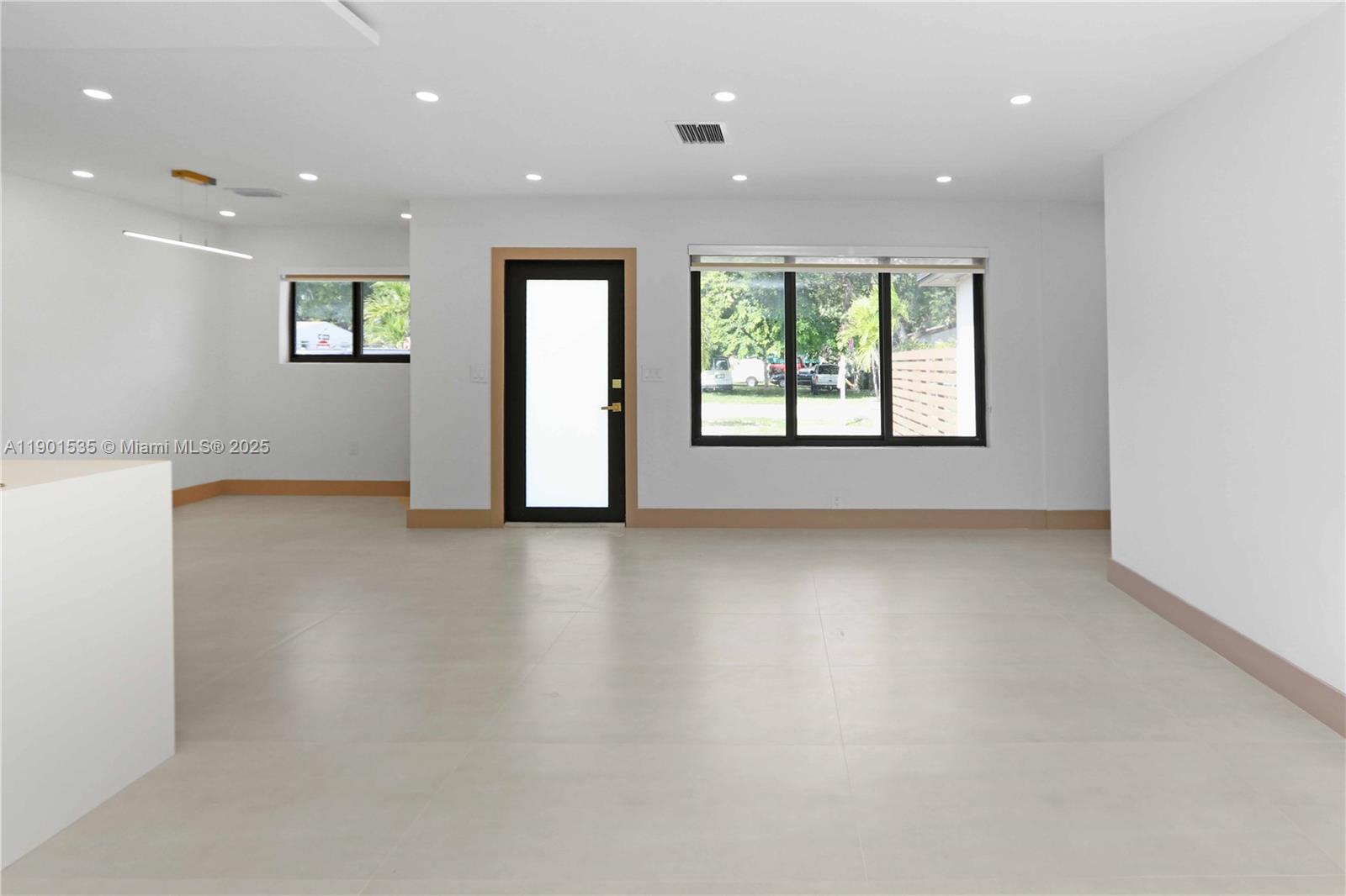 POINSETTA PARK - Residential